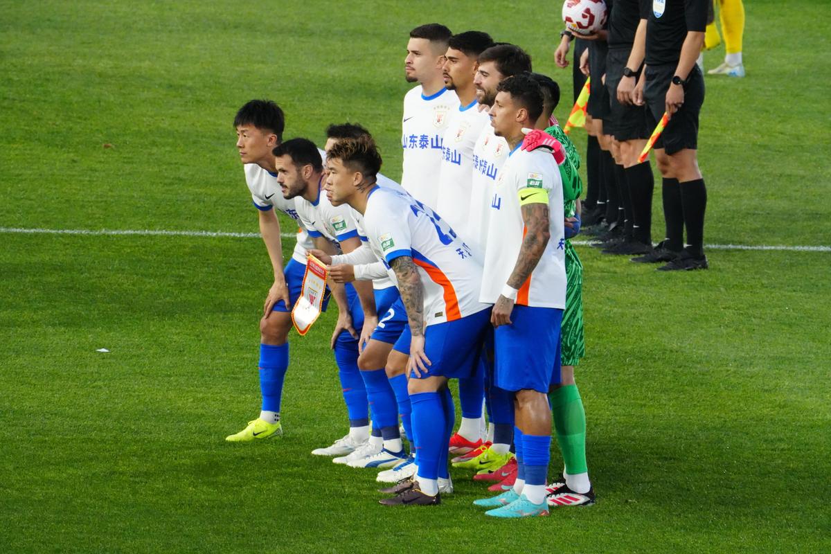 河南队5:2逆转武汉队 拉莫斯教练战术调整助力胜利 河南队5:2逆转武汉队 拉莫斯教练战术调整助力胜利